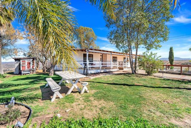 40110 Angora Ln, Temecula CA: https://media.crmls.org/mediaz/5783f50a-00d4-4f2a-b6cb-68c683440252.jpg