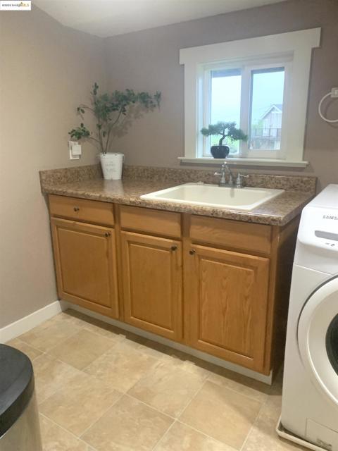 5372 Tule Tree Ln, Oakley CA: https://media.crmls.org/mediaz/5784011c-4e9f-4ff3-b3d7-069a4231428f.jpg