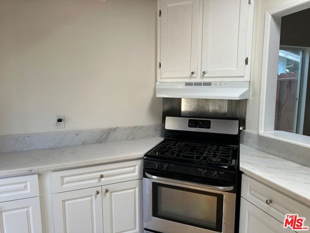 7449 Manchester Avenue, Los Angeles CA: https://media.crmls.org/mediaz/57841f0b-18db-46f5-99de-e34658f56cd2.jpg