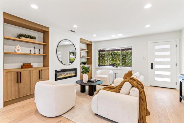 15640 Gardenia Way, Los Gatos CA: https://media.crmls.org/mediaz/57842979-9469-445d-b3b4-c02c1530958a.jpg
