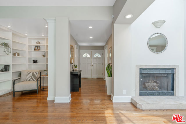 3564 Summerfield Drive, Sherman Oaks CA: https://media.crmls.org/mediaz/57852130-5612-4747-8c7e-87c7a9a285a8.jpg