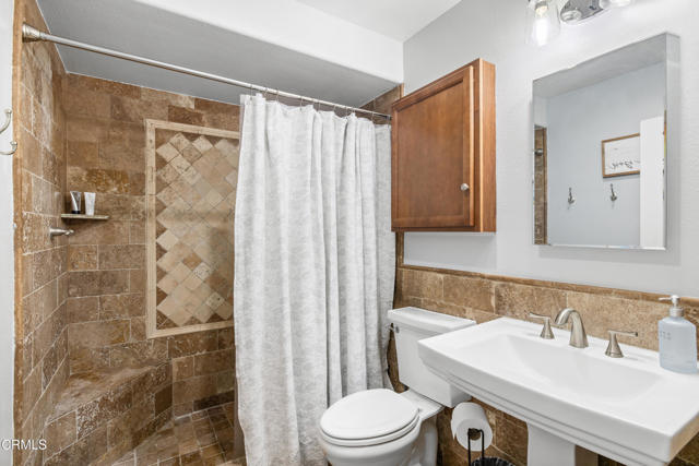 Detail Gallery Image 13 of 28 For 1420 Joliet Pl, Oxnard,  CA 93030 - 4 Beds | 2 Baths