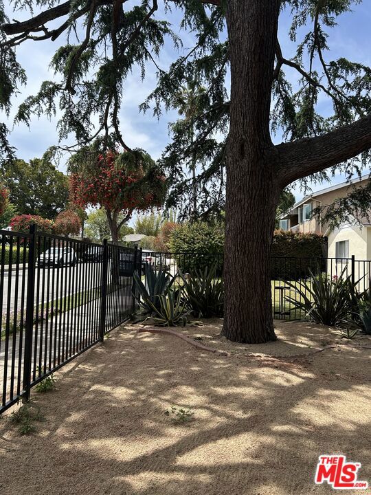 2917 Urban Avenue, Santa Monica CA: https://media.crmls.org/mediaz/57860c5c-b4f5-4962-afe3-d2e1ec0c4fcc.jpg