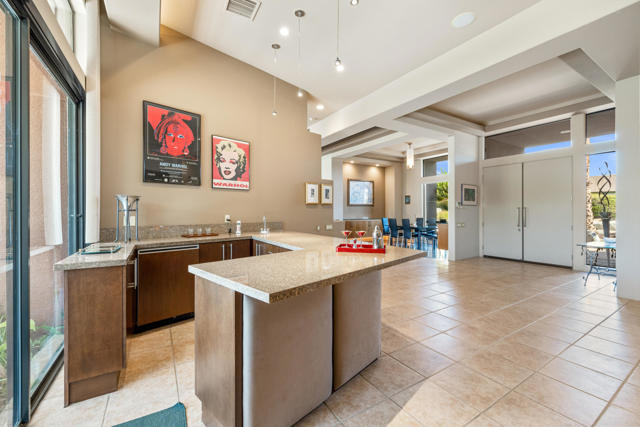 12 Boulder Lane, Rancho Mirage CA: https://media.crmls.org/mediaz/57861b34-8dbf-4831-b239-b692be7e76ef.jpg