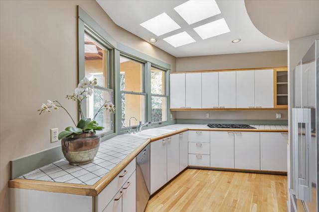 Image 19 of 59 For 125 Los Altos Avenue