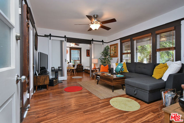 224 Horizon Avenue, Venice CA: https://media.crmls.org/mediaz/57869fa8-0e85-44d1-be23-739072b230cc.jpg