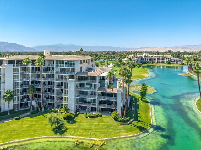 900 Island Drive, Rancho Mirage CA: https://media.crmls.org/mediaz/5786a181-e732-450e-96bf-804c4bf0b9a1.jpg