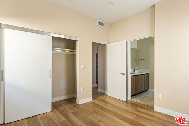 4905 1/2 W St. Elmo Drive, Los Angeles CA: https://media.crmls.org/mediaz/5786b73b-aab6-4526-8109-8de68df8e994.jpg