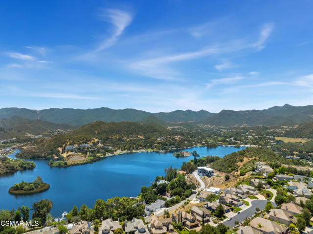 461 Lake Sherwood Drive, Lake Sherwood CA: https://media.crmls.org/mediaz/5786bd20-80f8-41b7-9985-c04054707ed7.jpg