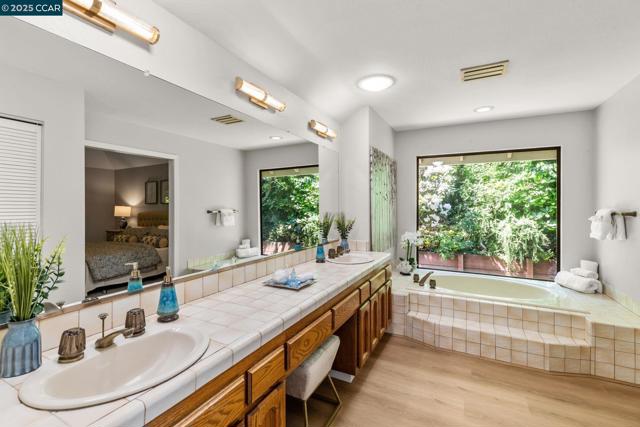 109 Bria Ct, Walnut Creek CA: https://media.crmls.org/mediaz/5787c509-292a-42fe-845d-9d7087aee174.jpg