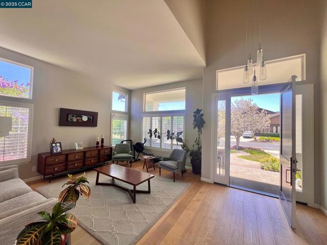 1161 Torrey Pines Place, Clayton CA: https://media.crmls.org/mediaz/5787c95a-e214-49bb-b163-bc5e0b45495d.jpg