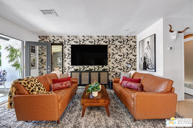 830 N Riverside Drive, Palm Springs CA: https://media.crmls.org/mediaz/57882d1c-18c3-48fa-8697-486fcc730b45.jpg