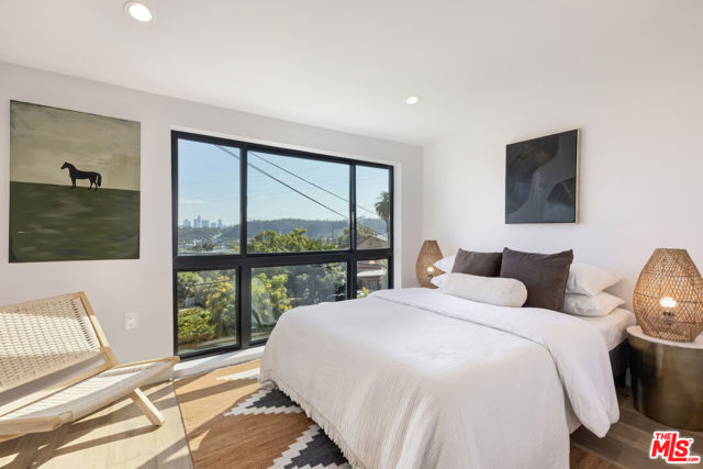 3404 Glenalbyn Drive, Los Angeles CA: https://media.crmls.org/mediaz/57882f91-50a9-46f7-9961-2916beba2a8e.jpg