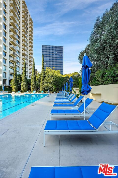 2160 E Century Parkway, Los Angeles CA: https://media.crmls.org/mediaz/57887bb5-fa10-495f-a089-2c7fab1e7a2c.jpg