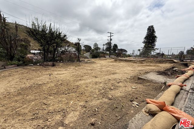 1403 Marinette Road, Pacific Palisades CA: https://media.crmls.org/mediaz/5788840d-0452-4dba-9c09-a5e3858861ab.jpg