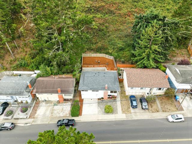 1527 Terra Nova Boulevard, Pacifica CA: https://media.crmls.org/mediaz/57893a5a-8aa9-4d0b-b022-a94f66a56ac8.jpg