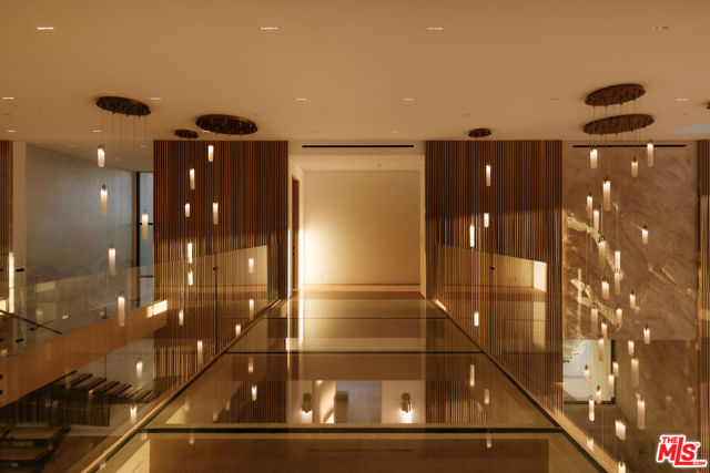 16187 Royal Oak Road, Encino CA: https://media.crmls.org/mediaz/5789540c-d523-4d15-a8cb-c5edf77512f5.jpg