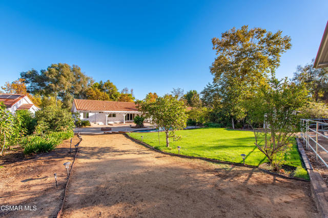 952 Carefree Drive, Simi Valley CA: https://media.crmls.org/mediaz/5789c2e6-fa2f-4847-beca-093bab7d78b4.jpg