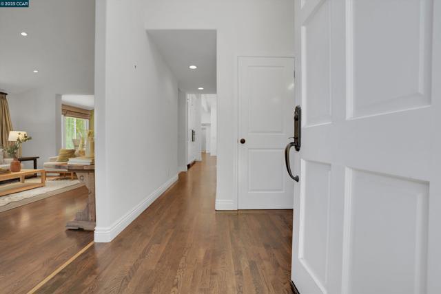 2345 San Miguel Dr, Walnut Creek CA: https://media.crmls.org/mediaz/5789c838-d0f2-4507-803c-d2299b210301.jpg