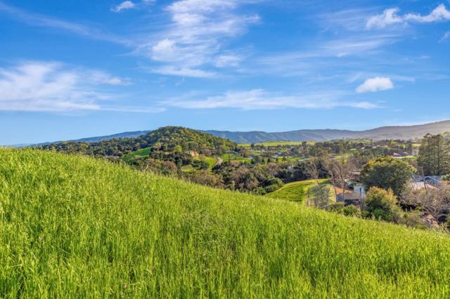 10260 Lucky Court, Gilroy CA: https://media.crmls.org/mediaz/5789e530-0137-4d68-818b-cc04537c021c.jpg