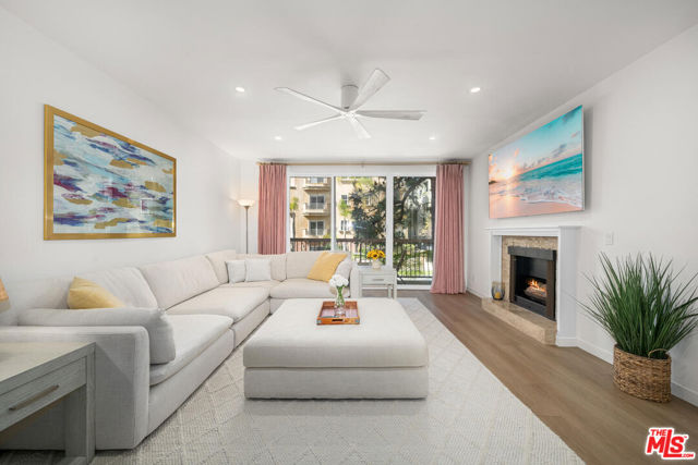 1520 Camden Avenue, Los Angeles CA: https://media.crmls.org/mediaz/5789ec9c-4948-42bc-bddf-a86390ce861d.jpg