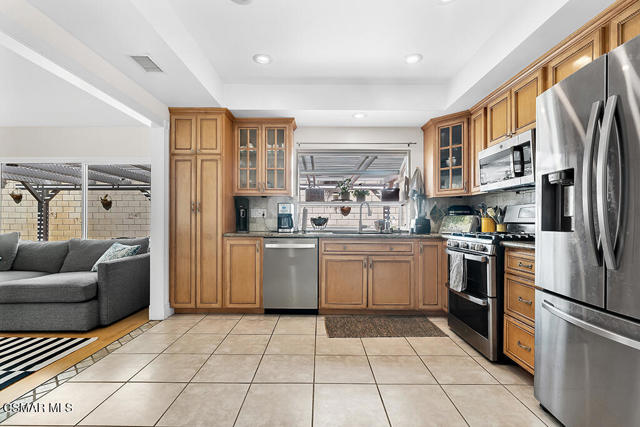 30 S Ellis Place, Newbury Park CA: https://media.crmls.org/mediaz/578a8fb8-1a6c-40a6-b23b-65a367038e8d.jpg