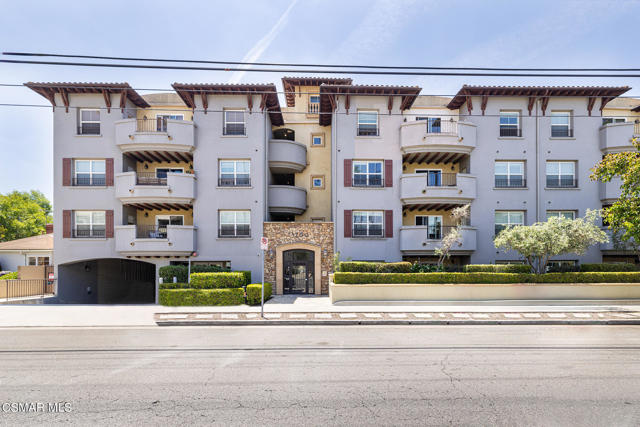 13200 Moorpark Street, Sherman Oaks CA: https://media.crmls.org/mediaz/578ad6bf-d905-4e53-9b80-010adfa58e25.jpg