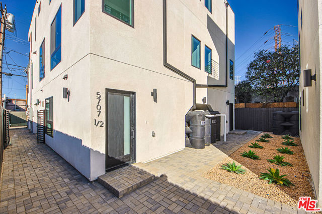 5709 Auckland Avenue, North Hollywood CA: https://media.crmls.org/mediaz/578bd04e-21a6-4208-8f41-aa6e5b53bf43.jpg