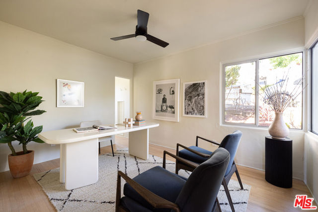 1333 E Palmer Avenue, Glendale CA: https://media.crmls.org/mediaz/578beda1-b657-459b-b165-e31dce0bd8f1.jpg