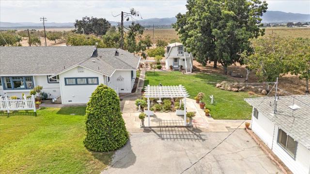 4125 Prunedale Avenue, Gilroy CA: https://media.crmls.org/mediaz/578c0b4e-c8e2-4ebe-aaba-b393522660b6.jpg