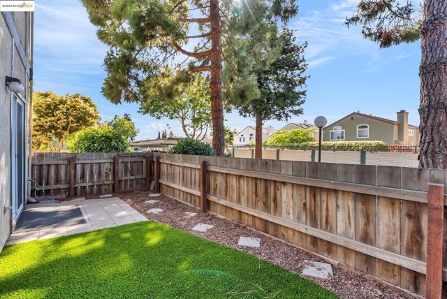 2912 Flint St, Union City CA: https://media.crmls.org/mediaz/578c1668-58cf-41d4-87f7-fd03d40fddd1.jpg