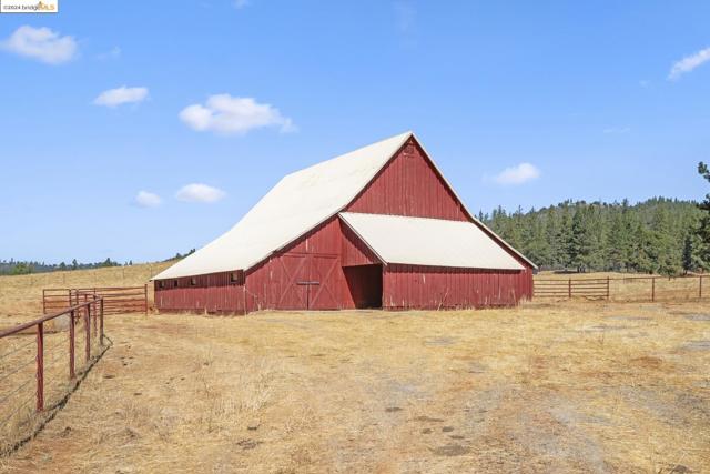 10488 Converse RD, Coulterville CA: https://media.crmls.org/mediaz/578c4952-369b-460b-9213-d74cda3a22b2.jpg