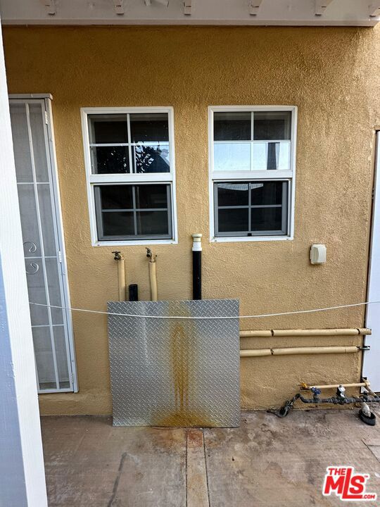 10429 Oro Vista Avenue, Sunland CA: https://media.crmls.org/mediaz/578c653c-de3b-49b7-93e1-ffd8ff03f573.jpg