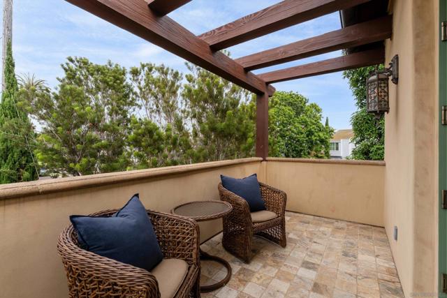 1038 E Ave, Coronado CA: https://media.crmls.org/mediaz/578cbba3-d087-409d-b6e3-78905e60cef8.jpg