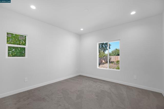 2722 Cowell Rd, Concord CA: https://media.crmls.org/mediaz/578cd776-1cc1-400c-8921-405fe2644b11.jpg