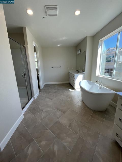 1614 Ashwood Drive, Pittsburg CA: https://media.crmls.org/mediaz/578d212e-3b36-4865-bd98-9485b6ce121f.jpg
