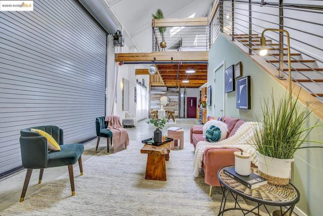 1695 15Th St, Oakland CA: https://media.crmls.org/mediaz/578d8286-e6f6-407c-8037-02c5aa1379da.jpg