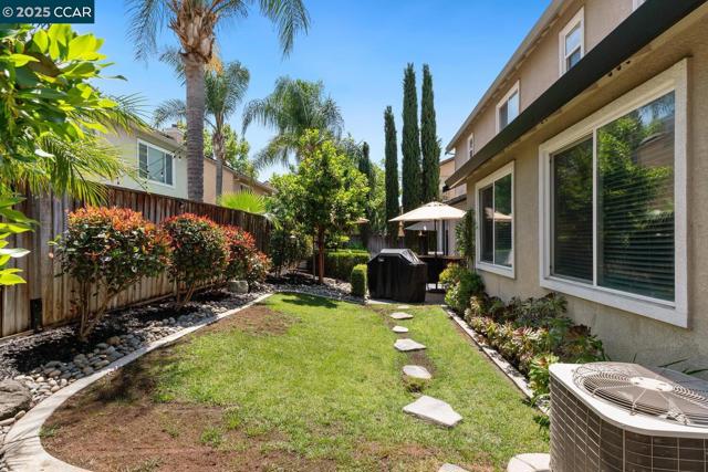 96 Heritage Way, Brentwood CA: https://media.crmls.org/mediaz/578dddec-1b32-458f-bbe6-d7fcaed7ef72.jpg