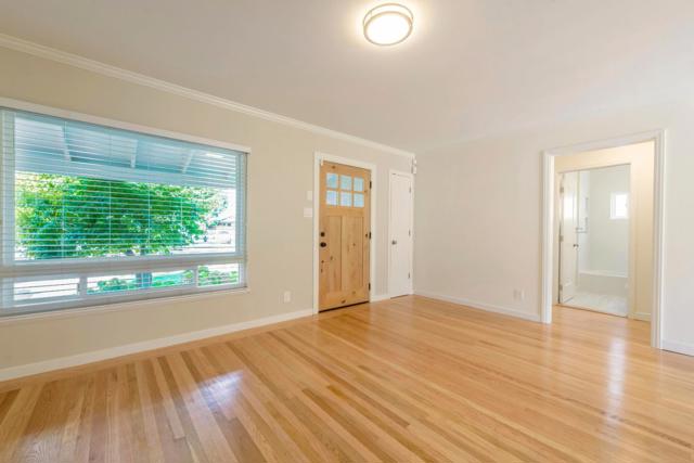 560 6th Avenue, Menlo Park CA: https://media.crmls.org/mediaz/578eecca-553d-40bd-b392-baf496df6b38.jpg