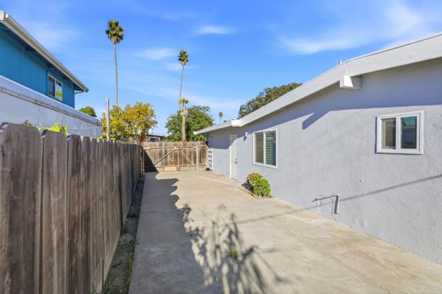 458 Rainier Drive, Salinas CA: https://media.crmls.org/mediaz/578efc50-2f74-43b3-ae16-a0c24a70aa92.jpg