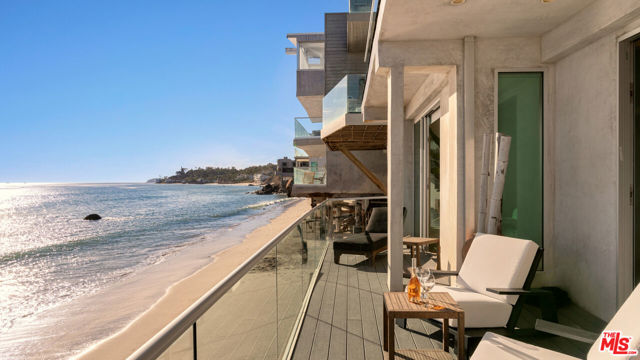 26050 Pacific Coast Highway, Malibu CA: https://media.crmls.org/mediaz/578f456a-85eb-4a84-a6e8-f9bd2c5201e2.jpg