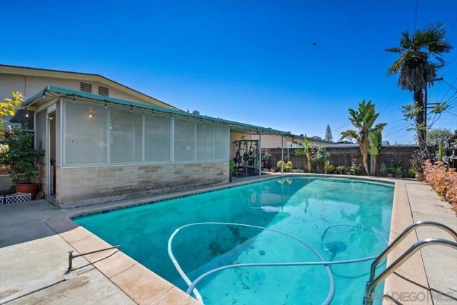 632 Sandalwood Dr, El Cajon CA: https://media.crmls.org/mediaz/578f5d9b-ed3d-4dd0-a54a-8a7e8d46b989.jpg