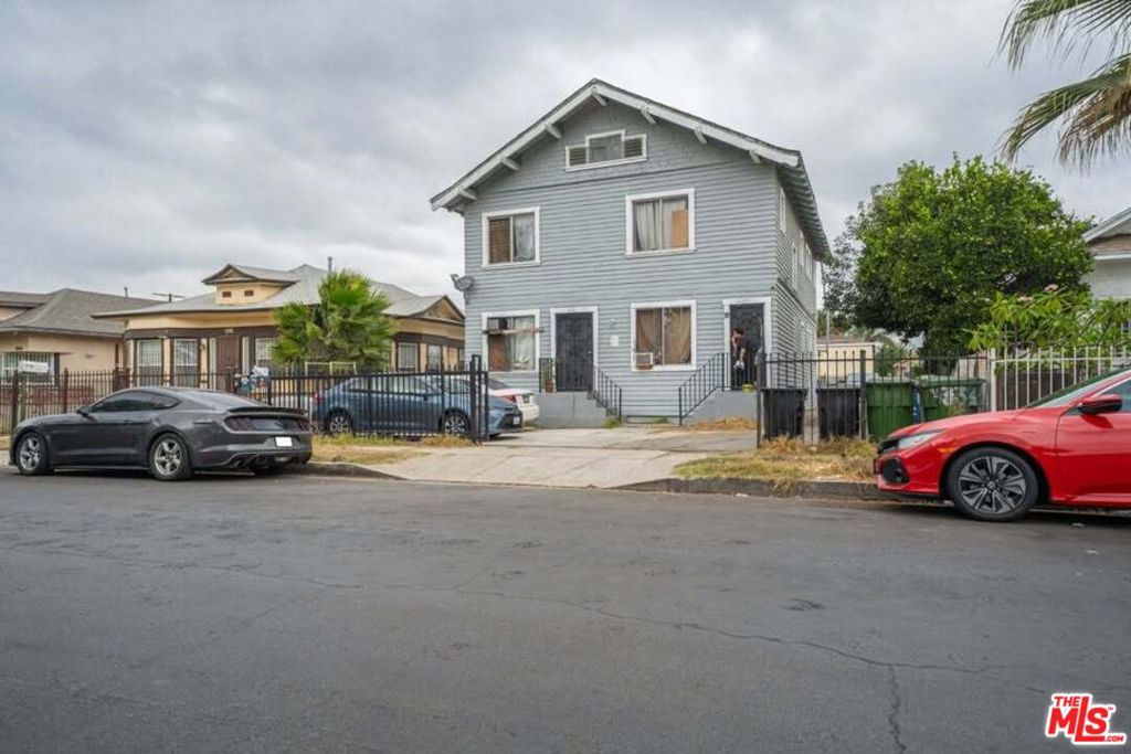 E 41st Place #433 1/2