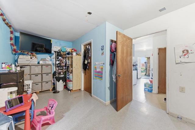 361 N 10th Street, San Jose CA: https://media.crmls.org/mediaz/5790330a-86f0-4d63-bb3f-b954fe34ae08.jpg