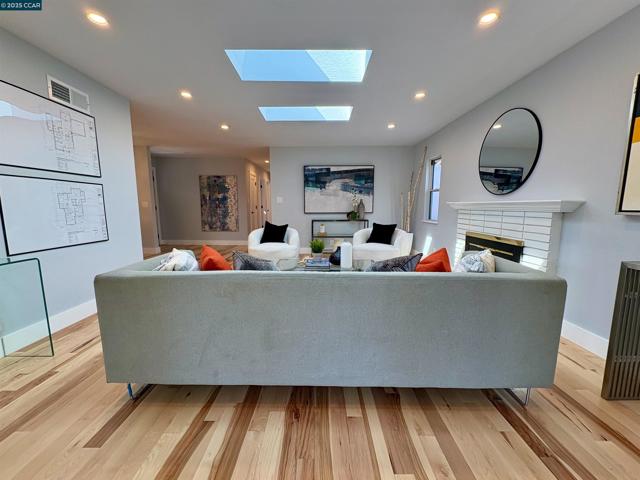 1472 Fairhaven Ct, San Jose CA: https://media.crmls.org/mediaz/579085c5-5eba-4771-ad92-37140c511554.jpg