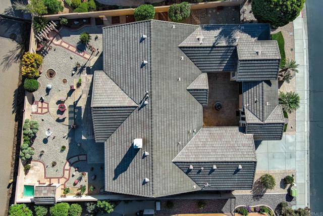 387 MELBOURNE GLN, Escondido CA: https://media.crmls.org/mediaz/5790b0e5-0f9c-49a5-ac63-a361e3d6ac14.jpg