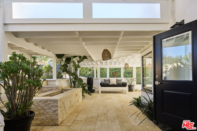 2266 Cold Canyon Road, Calabasas CA: https://media.crmls.org/mediaz/5790e2a5-5a23-4dd9-9635-076e9ce4ecb3.jpg