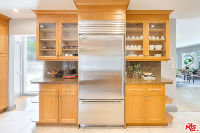 1256 Beverly Green Drive, Beverly Hills CA: https://media.crmls.org/mediaz/5790f30d-7671-41d6-ac0e-fd58a594de8e.jpg