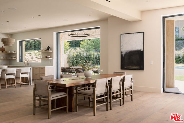 5287 Round Meadow Road, Hidden Hills CA: https://media.crmls.org/mediaz/57912deb-16a0-4959-bab2-e89d4ce12001.jpg