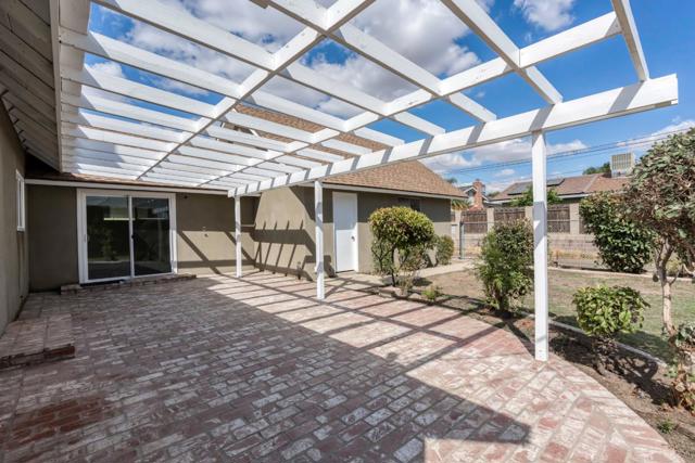 3221 Colgate Lane, Bakersfield CA: https://media.crmls.org/mediaz/579149eb-7406-407b-b2a5-f7f46dc585fd.jpg